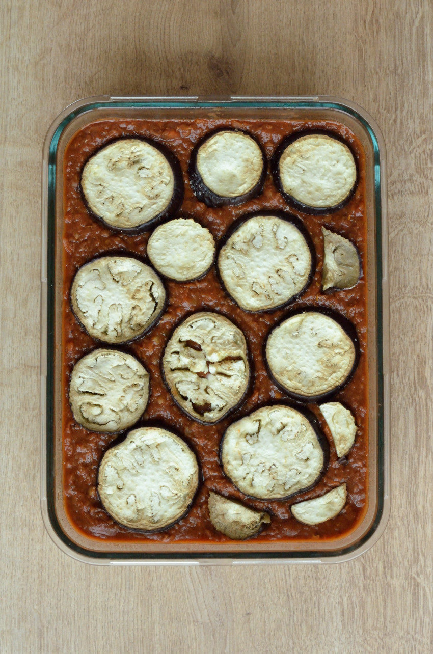 Fremgangsmåde 3: fordel aubergineskiver på toppen