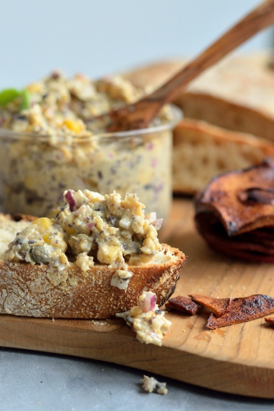 Opskrift på vegansk tunsalat med æble bacon