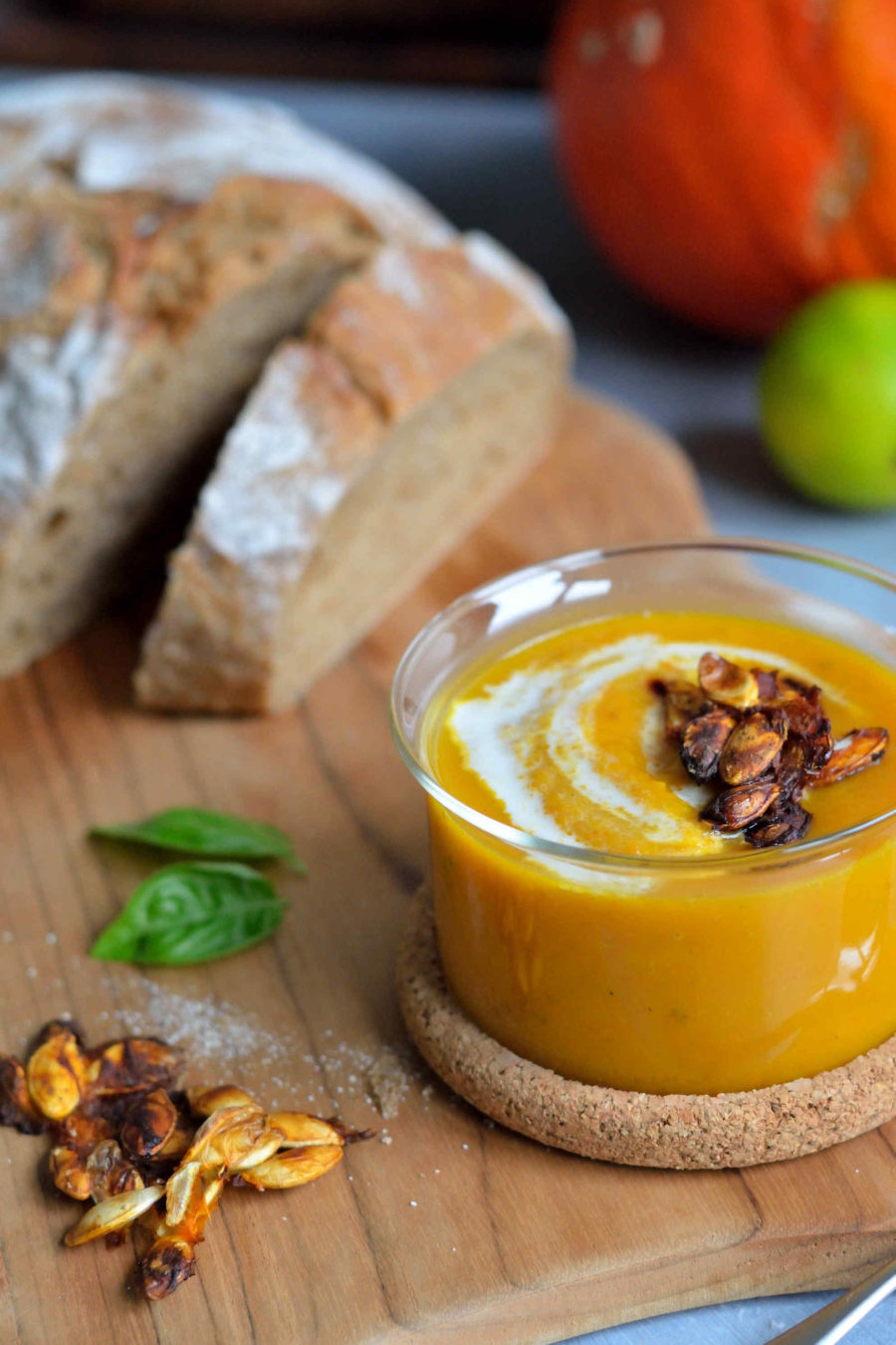 Opskrift på vegansk hokkaidosuppe med kokos, ingefær og lime